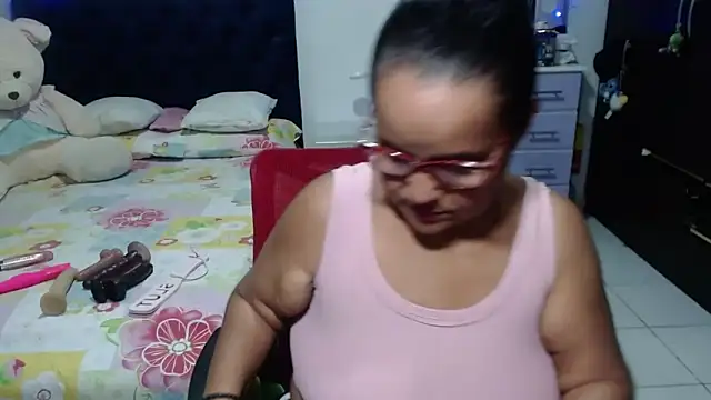 Snapshot of pervert_mommy_ chatting on 02.05.26 pervert mommy online show from 02.05.26