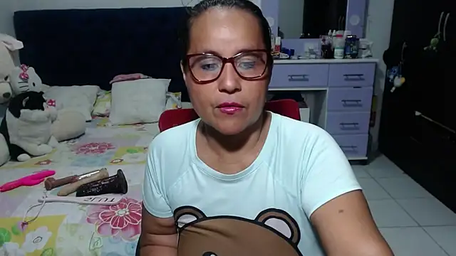 Snapshot of pervert_mommy_ chatting on 02.08.26 pervert mommy online show from 02.08.26