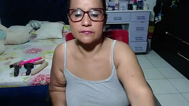 Snapshot of pervert_mommy_ chatting on 02.09.26 pervert mommy online show from 02.09.26