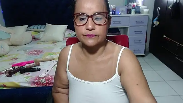 Snapshot of pervert_mommy_ chatting on 02.10.26 pervert mommy online show from 02.10.26