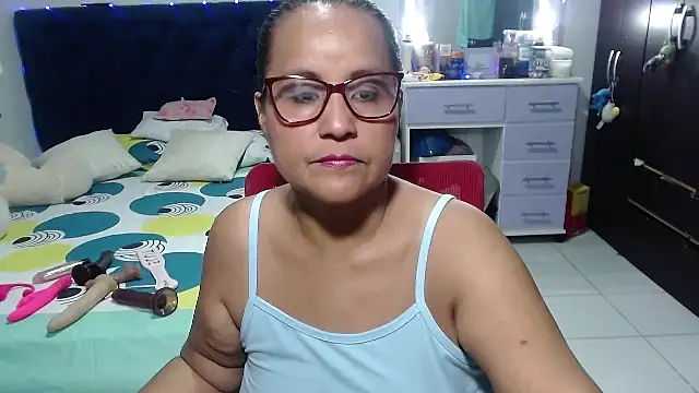 Snapshot of pervert_mommy_ chatting on 02.27.26 pervert mommy online show from 02.27.26