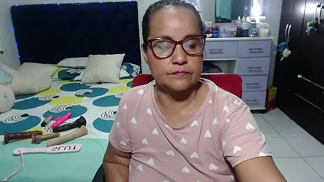 Snapshot of pervert_mommy_ chatting on 03.02.26 pervert mommy online show from 03.02.26