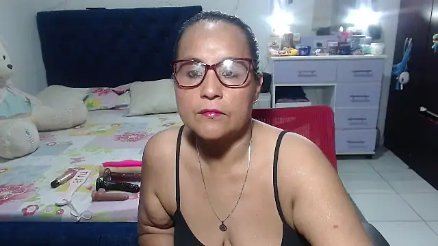 Snapshot of pervert_mommy_ chatting on 04.18.26 pervert mommy online show from 04.18.26