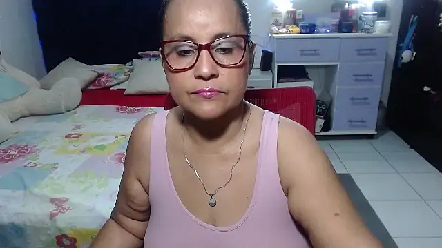 Snapshot of pervert_mommy_ chatting on 04.21.26 pervert mommy online show from 04.21.26