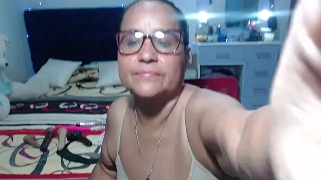 Snapshot of pervert_mommy_ chatting on 05.02.26 pervert mommy online show from 05.02.26