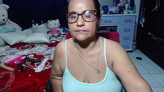 Snapshot of pervert_mommy_ chatting on 05.18.26 pervert mommy online show from 05.18.26