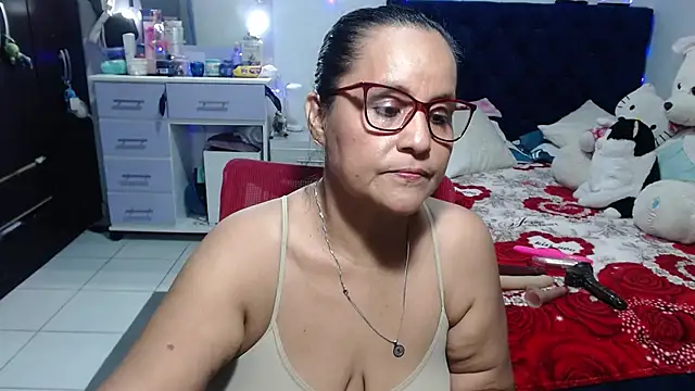 Snapshot of pervert_mommy_ chatting on 05.25.26 pervert mommy online show from 05.25.26