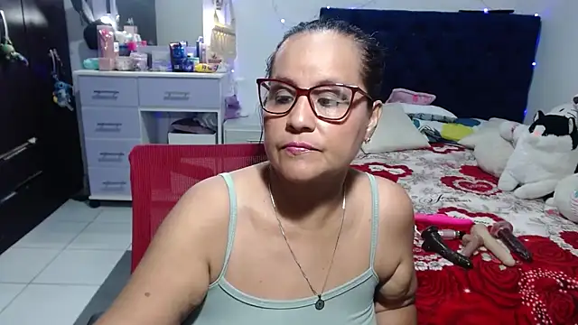 Snapshot of pervert_mommy_ chatting on 05.26.26 pervert mommy online show from 05.26.26