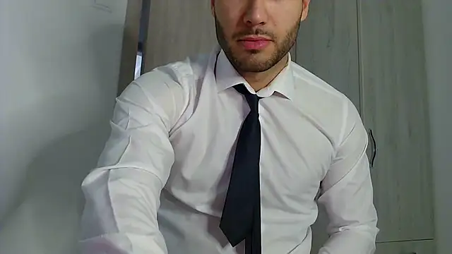 Snapshot of Justynn1 chatting on 02.20.25 Justynn1 online show from 02.20.25