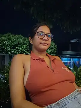 Snapshot of DAELAA chatting on 01.13.25 DAELAA online show from 01.13.25