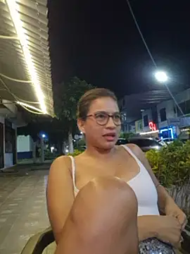 Snapshot of DAELAA chatting on 01.16.25 DAELAA online show from 01.16.25