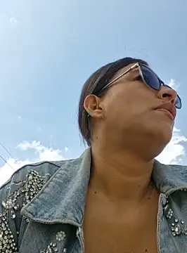 Snapshot of DAELAA chatting on 02.02.25 DAELAA online show from 02.02.25