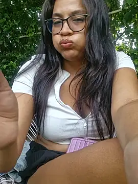 Snapshot of DAELAA chatting on 02.04.25 DAELAA online show from 02.04.25