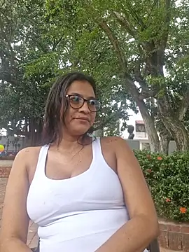 Snapshot of DAELAA chatting on 02.10.25 DAELAA online show from 02.10.25