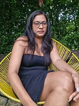 Snapshot of DAELAA chatting on 02.14.25 DAELAA online show from 02.14.25