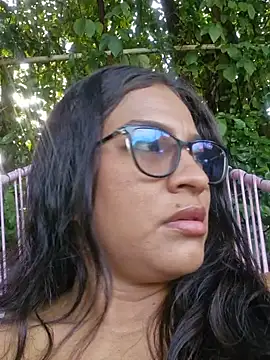 Snapshot of DAELAA chatting on 02.18.25 DAELAA online show from 02.18.25