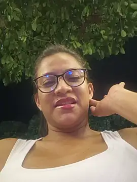 Snapshot of DAELAA chatting on 02.22.25 DAELAA online show from 02.22.25