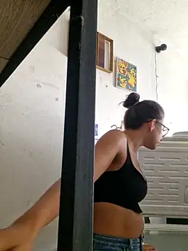 Snapshot of DAELAA chatting on 09.08.25 DAELAA online show from 09.08.25