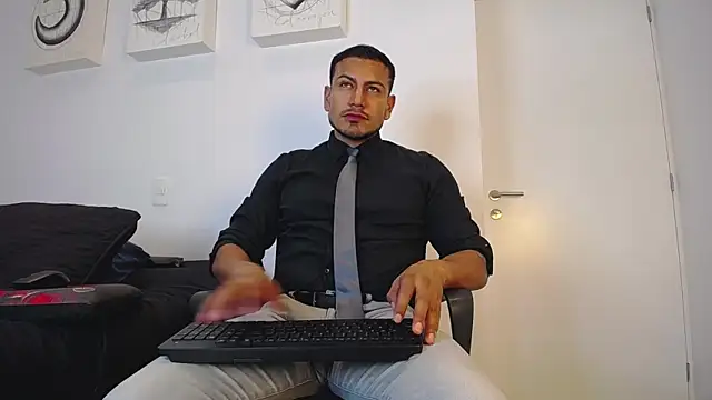 Snapshot of WillSandler chatting on 07.17.26 WillSandler online show from 07.17.26