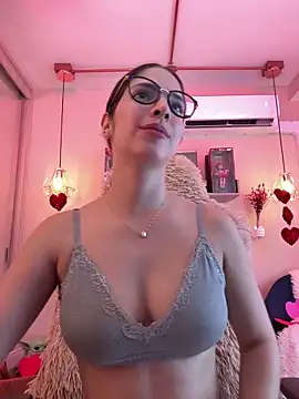 Snapshot of Zoe_Bae chatting on 02.20.25 Zoe Bae online show from 02.20.25
