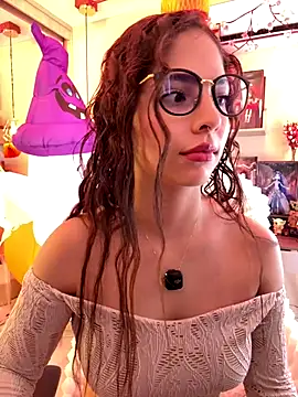 Snapshot of Zoe_Bae chatting on 10.20.25 Zoe Bae online show from 10.20.25