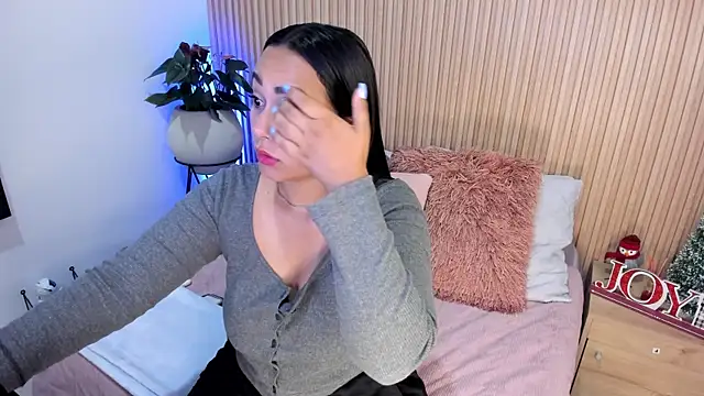 Snapshot of AMELIE_xx chatting on 12.02.24 AMELIE xx online show from 12.02.24