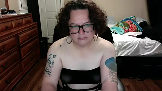 Snapshot of SelenaVianca chatting on 11.27.25 SelenaVianca online show from 11.27.25