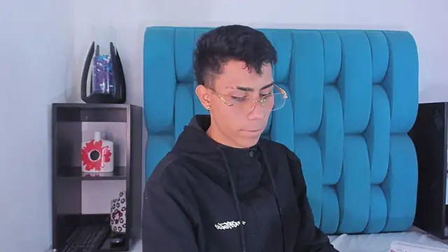 Snapshot of AlanNaughty chatting on 01.08.25 AlanNaughty online show from 01.08.25