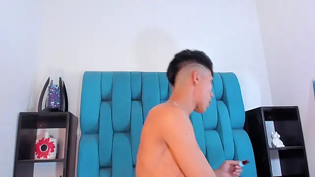 Snapshot of AlanNaughty chatting on 01.18.25 AlanNaughty online show from 01.18.25