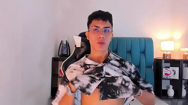 Snapshot of AlanNaughty chatting on 02.13.25 AlanNaughty online show from 02.13.25