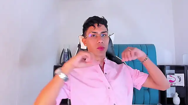 Snapshot of AlanNaughty chatting on 02.14.25 AlanNaughty online show from 02.14.25