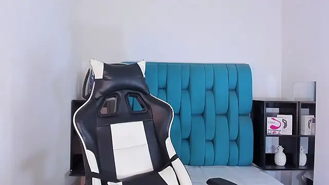 Snapshot of AlanNaughty chatting on 02.15.25 AlanNaughty online show from 02.15.25