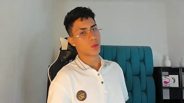 Snapshot of AlanNaughty chatting on 03.02.25 AlanNaughty online show from 03.02.25