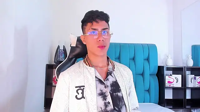 Snapshot of AlanNaughty chatting on 03.14.25 AlanNaughty online show from 03.14.25