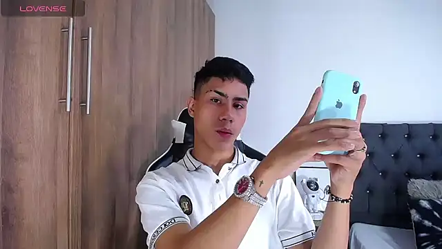 Snapshot of AlanNaughty chatting on 03.21.25 AlanNaughty online show from 03.21.25