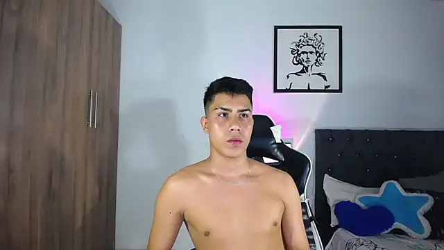 Snapshot of AlanNaughty chatting on 10.04.25 AlanNaughty online show from 10.04.25