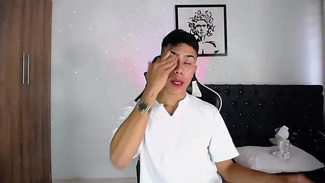 Snapshot of AlanNaughty chatting on 11.06.25 AlanNaughty online show from 11.06.25