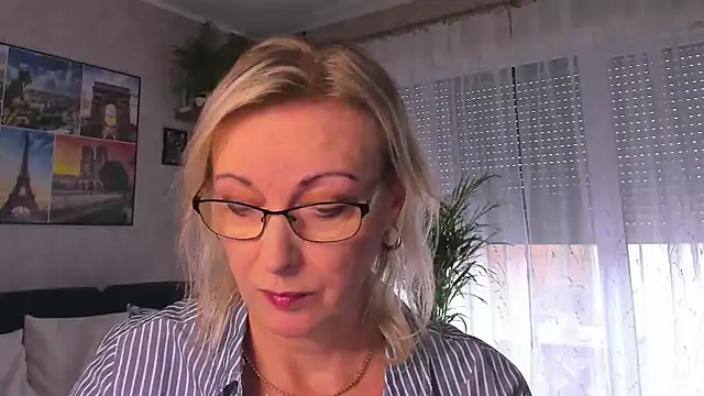 vanessa chat online show from 10.16.25