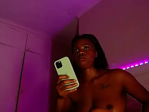 LuciousLips96 online show from 05.11.26
