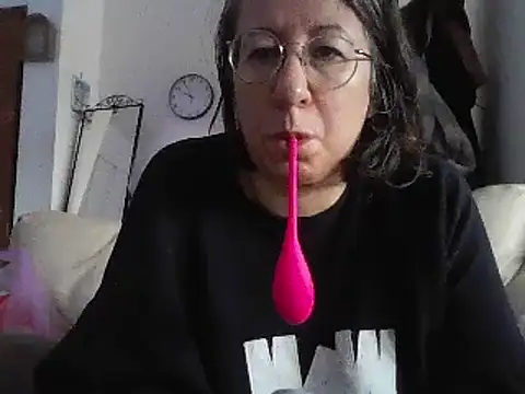 Snapshot of milkarock chatting on 01.28.25 milkarock online show from 01.28.25