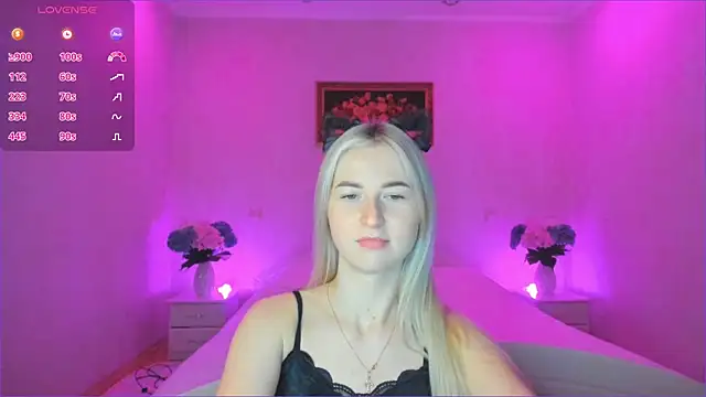 Snapshot of AnnaCarrera chatting on 01.04.25 AnnaCarrera online show from 01.04.25