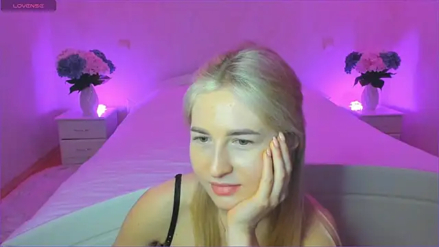 Snapshot of AnnaCarrera chatting on 01.08.25 AnnaCarrera online show from 01.08.25