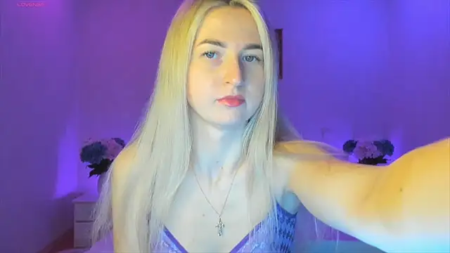 Snapshot of AnnaCarrera chatting on 01.14.25 AnnaCarrera online show from 01.14.25