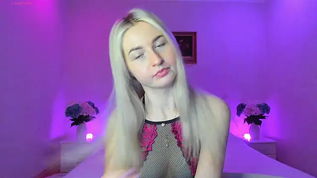 Snapshot of AnnaCarrera chatting on 01.15.25 AnnaCarrera online show from 01.15.25