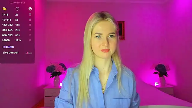 Snapshot of AnnaCarrera chatting on 01.24.25 AnnaCarrera online show from 01.24.25