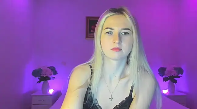 Snapshot of AnnaCarrera chatting on 02.18.25 AnnaCarrera online show from 02.18.25
