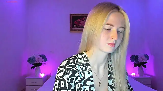 Snapshot of AnnaCarrera chatting on 03.16.25 AnnaCarrera online show from 03.16.25