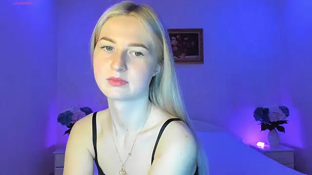 Snapshot of AnnaCarrera chatting on 03.17.25 AnnaCarrera online show from 03.17.25