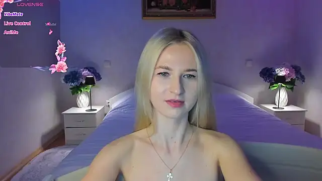 Snapshot of AnnaCarrera chatting on 04.30.26 AnnaCarrera online show from 04.30.26