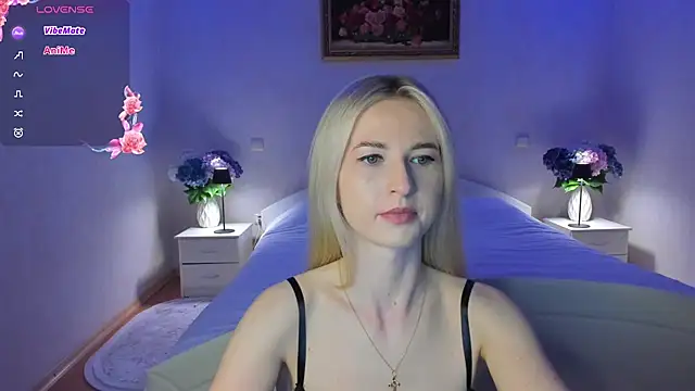 Snapshot of AnnaCarrera chatting on 05.17.26 AnnaCarrera online show from 05.17.26